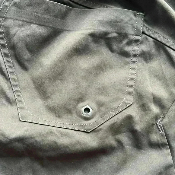 Arc'Teryx size 8 snap and zip  close shorts - Picture 10 of 15